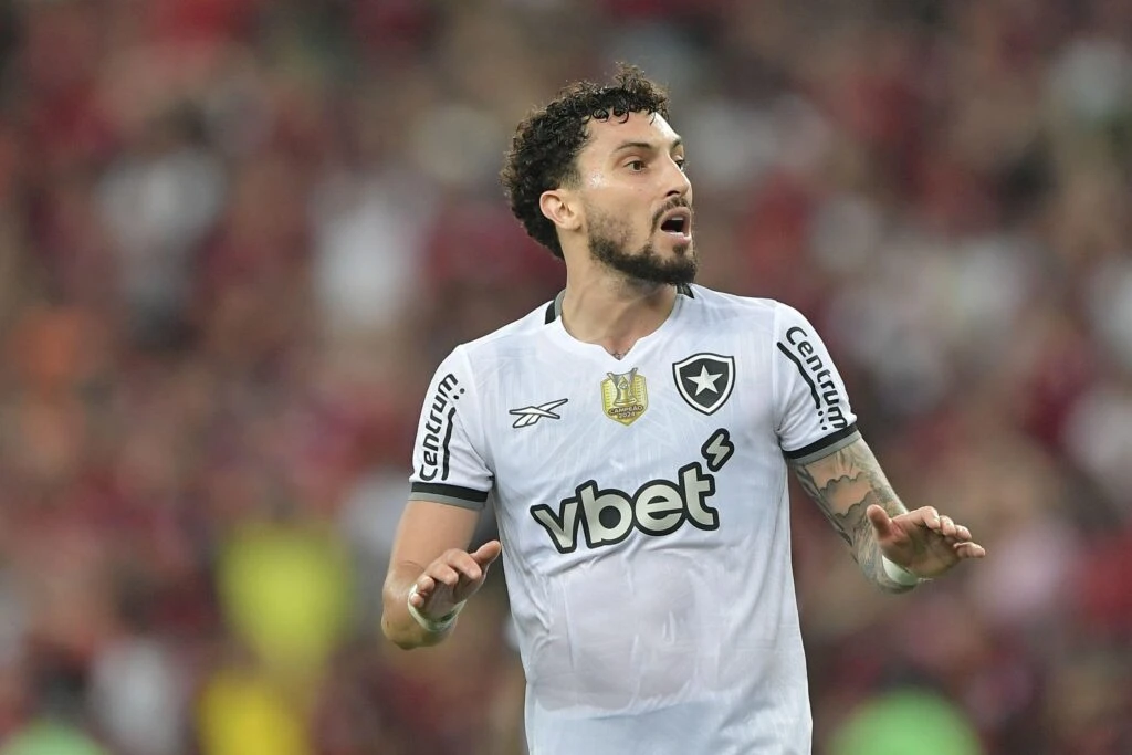 Alex Telles do Botafogo -palpites Mundial de Clubes